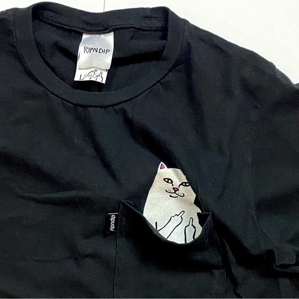 👚TEE-rrific RIP N DIP CAT POCKET HIDDEN FLIP BIRD MIDDLE FINGER SALUTE TEE Sz S